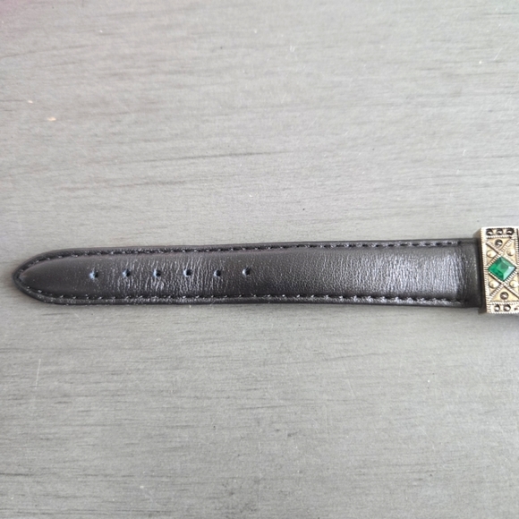 BECORA | Black Leather Strap Watch - Picture 11 of 12